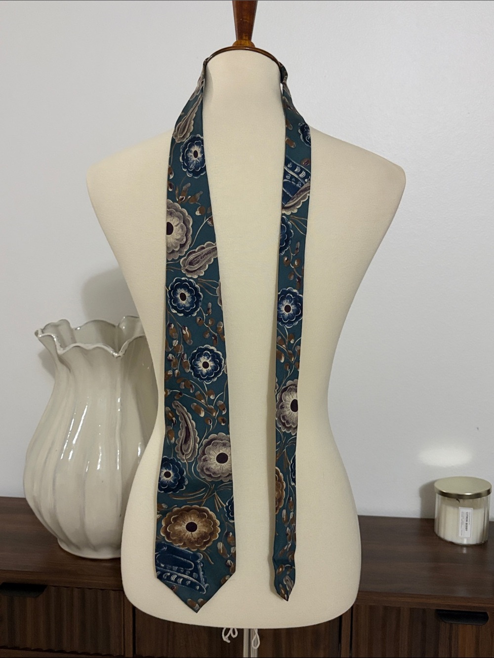 Stafford Floral Tie‎ with Navy and Cream Accents